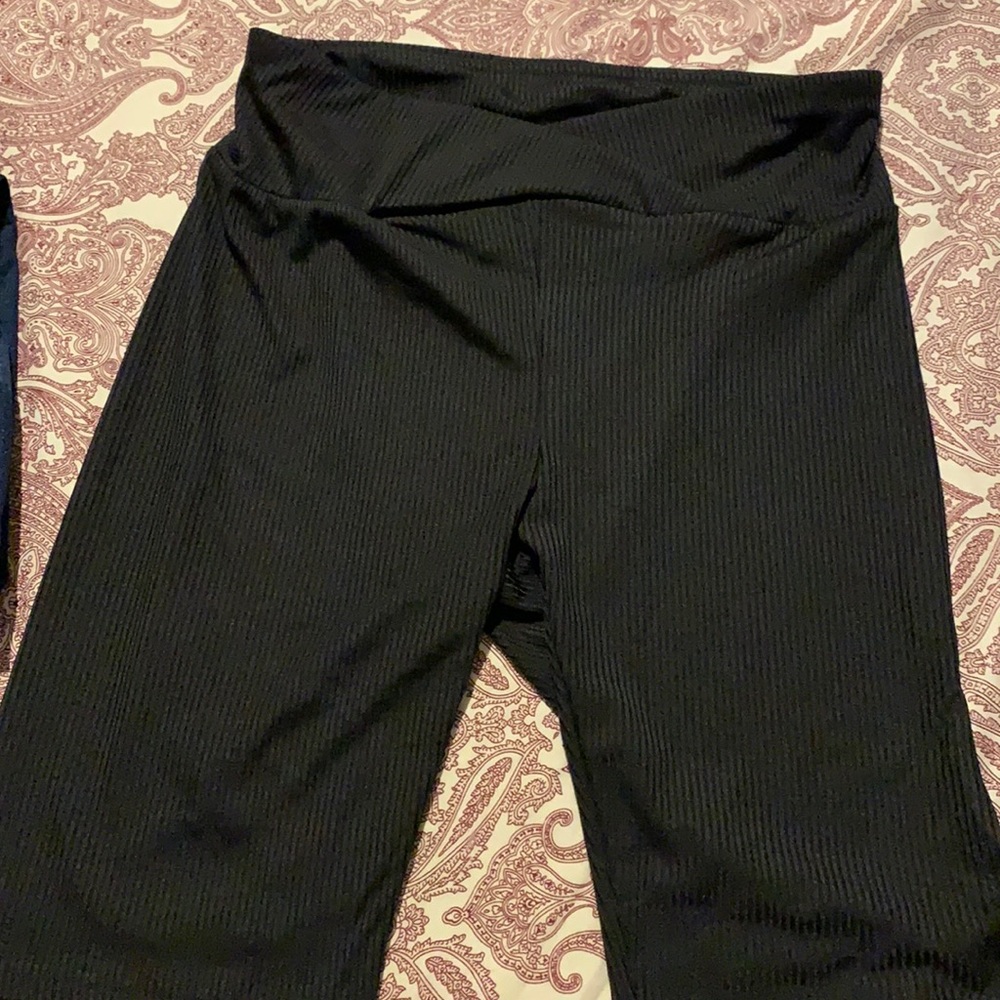 Ribbed crossover bike shorts.